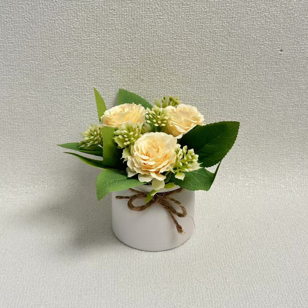 Dekorative Blumenarrangement für die Inneneinrichtung