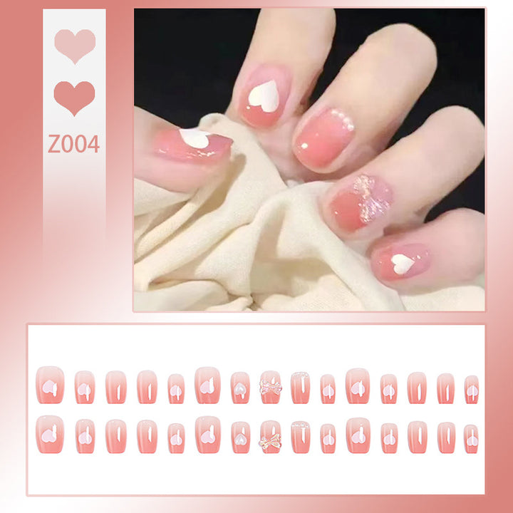 Kunstnagelset mit elegantem French-Tipp und Glitzerakzenten Karnz