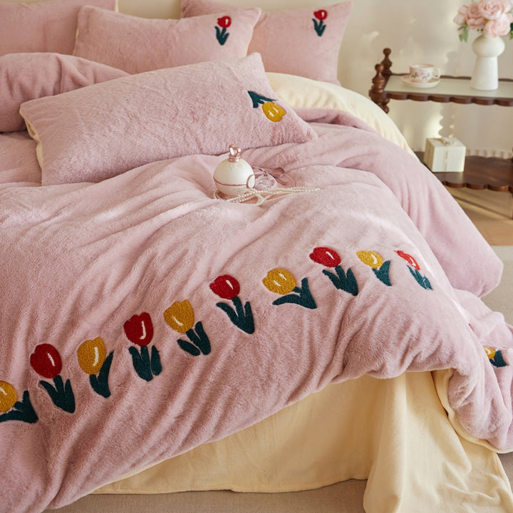 Kuschelige Wendebettwäsche aus Mikrofleece mit Tulpenstickerei