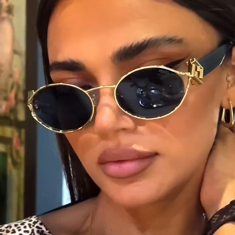 Damen modische Sonnenbrille mit elegantem Metallrahmen und UV-Schutz Karnz