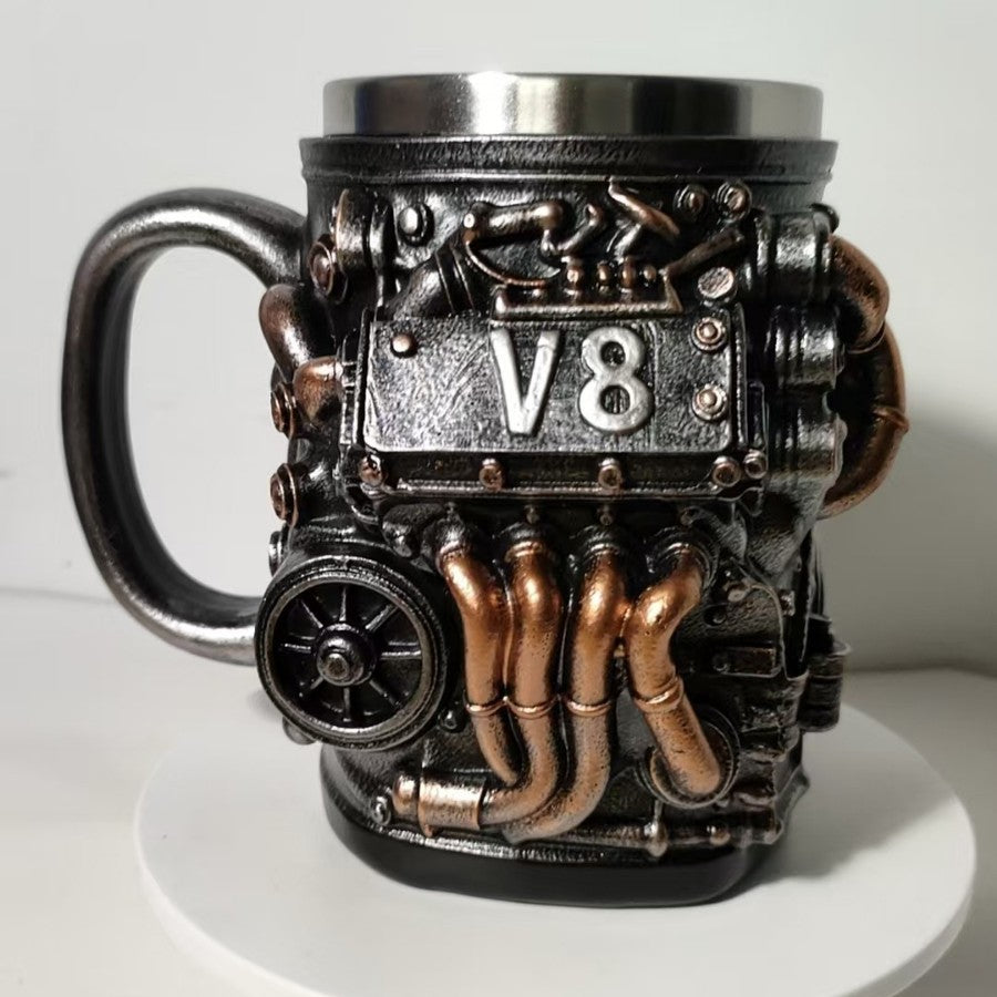 Kaffeebecher im V8 Motor-Design Karnz