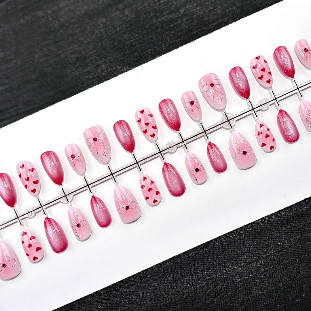 Herz-Beschmückte Press-On Nagelkunst Set