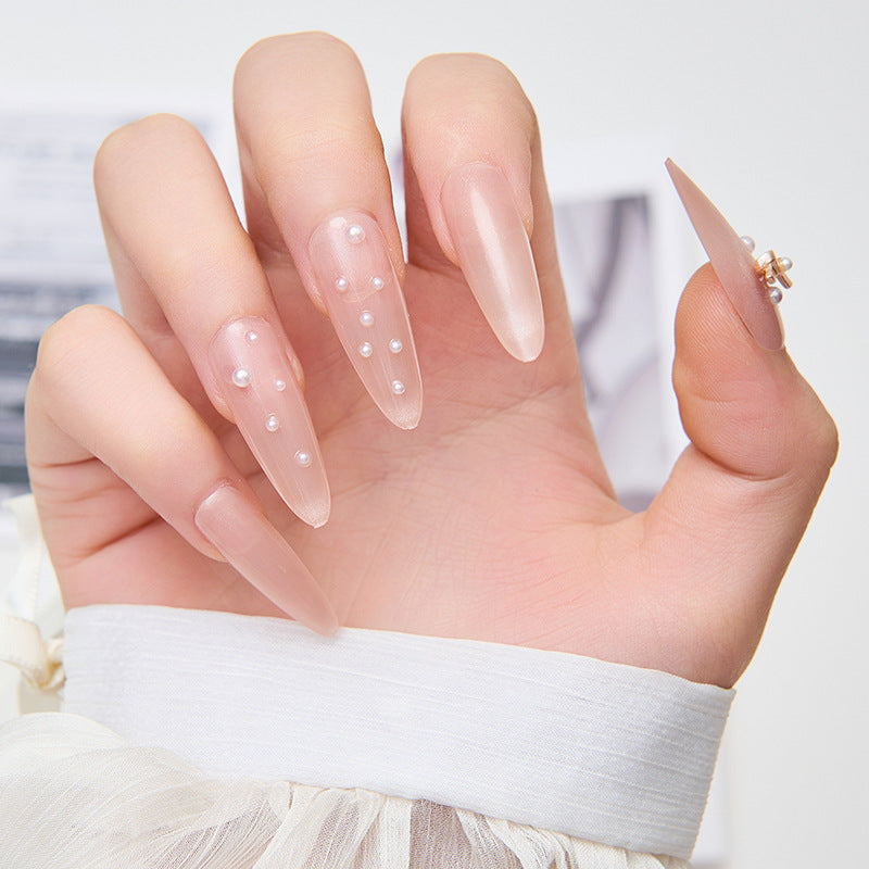 Elegante künstliche Nagelspitzen mit Perlendetails Karnz