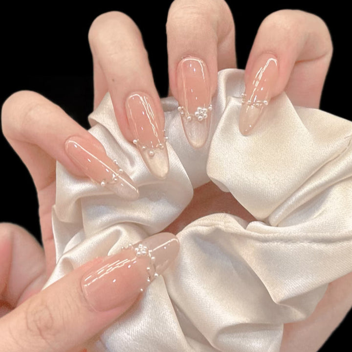 Elegante Stiletto-Press-On-Nagelspitzen mit Perlenakzenten Karnz