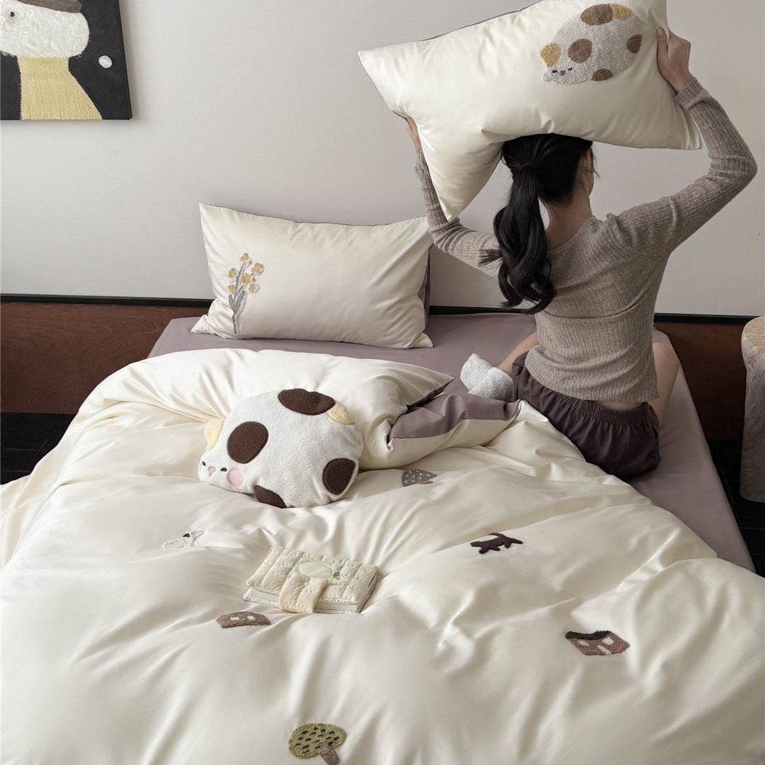 Wendbare Satin-Baumwoll-Bettbezug-Sets mit gestickter Katzenapplikation und tiefem fitted Sheet