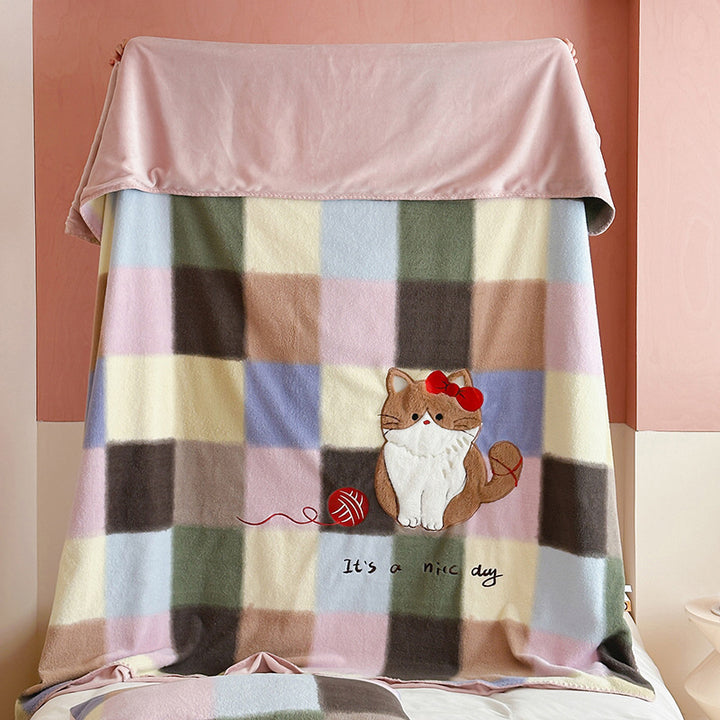 Kuscheldecke kariert mit applizierten Tiermotiven und weichem Veloursfutter