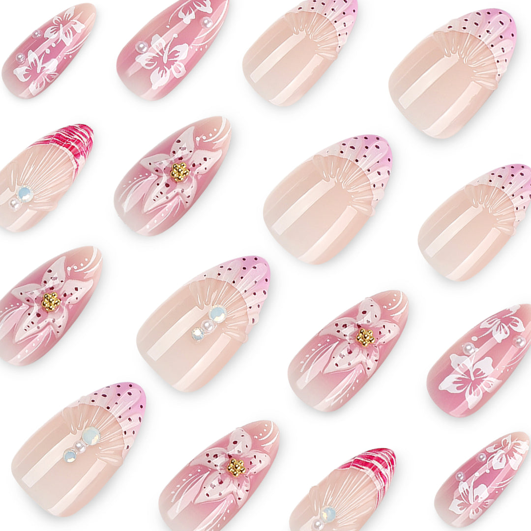 Kunstvolle Nagelverlängerungen mit floralen und glitzernden Akzenten Karnz