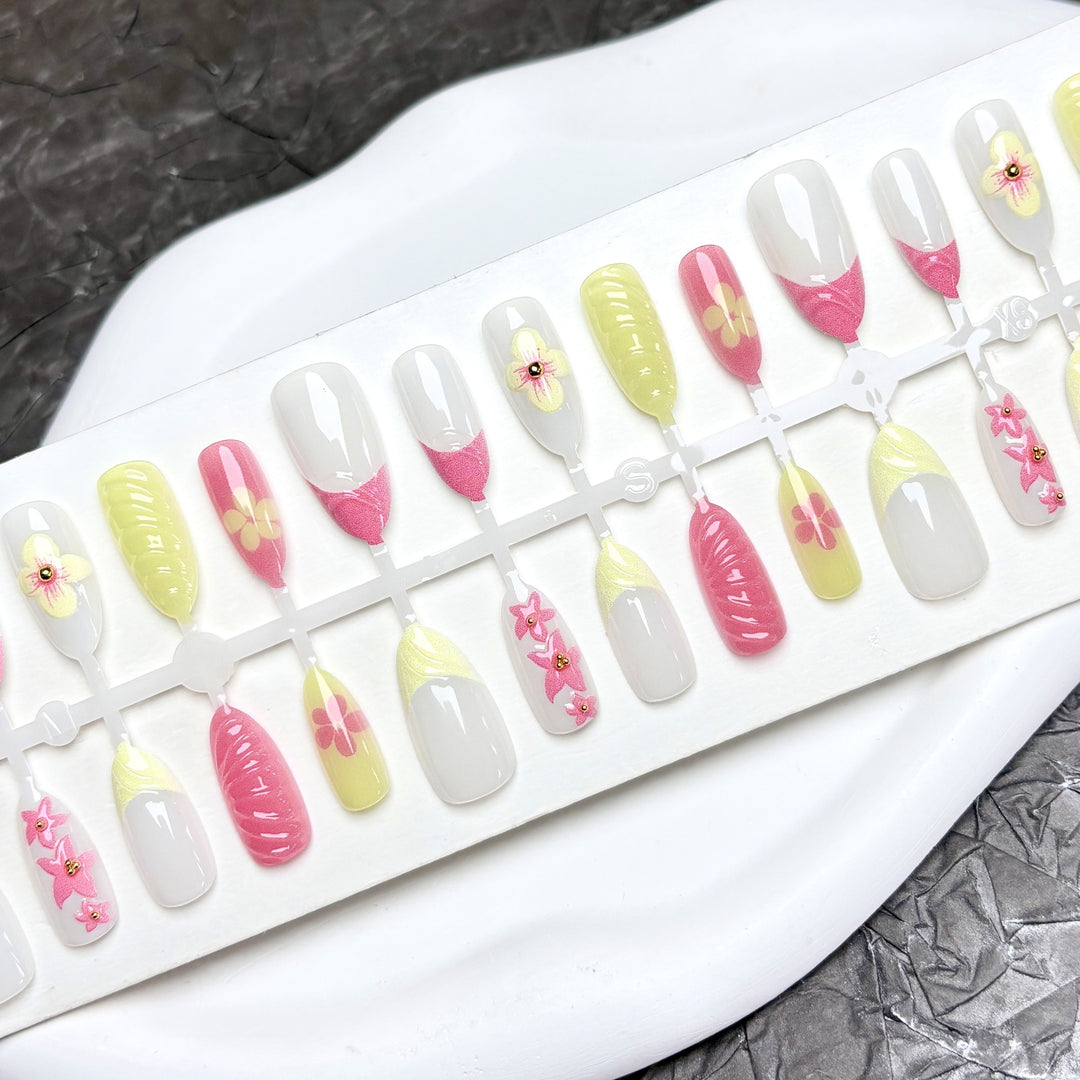 Dekoratives blumenmotiv Druck-On-Nagelset