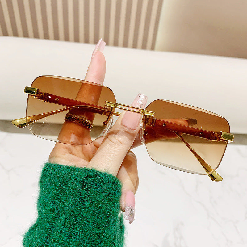 Damen modische rechteckige Sonnenbrille mit edlem Metallakzent Karnz