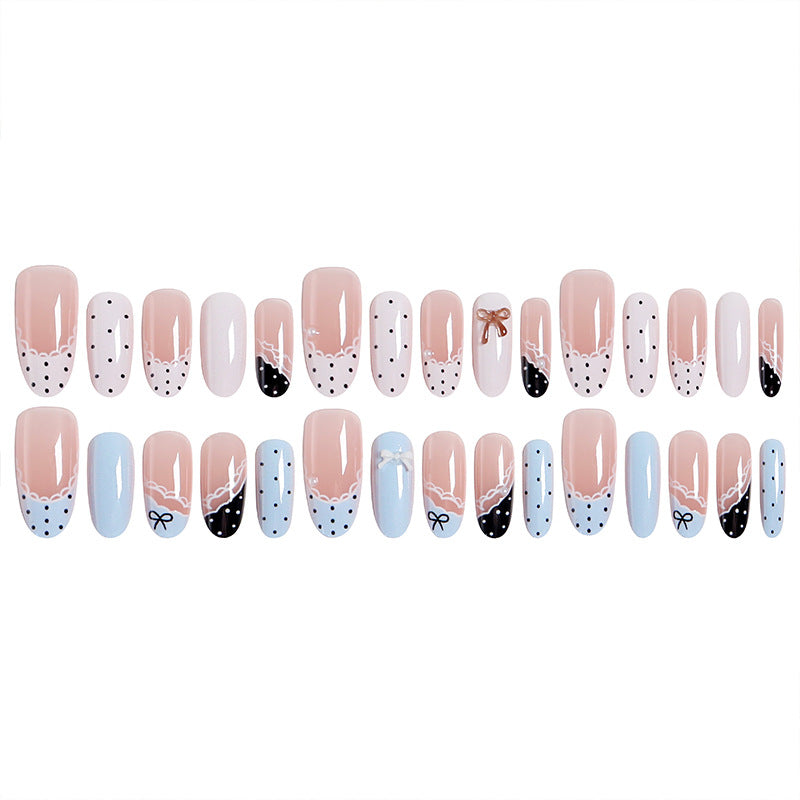 Kunstnagelset mit eleganten Akzenten und feinen Designs Karnz