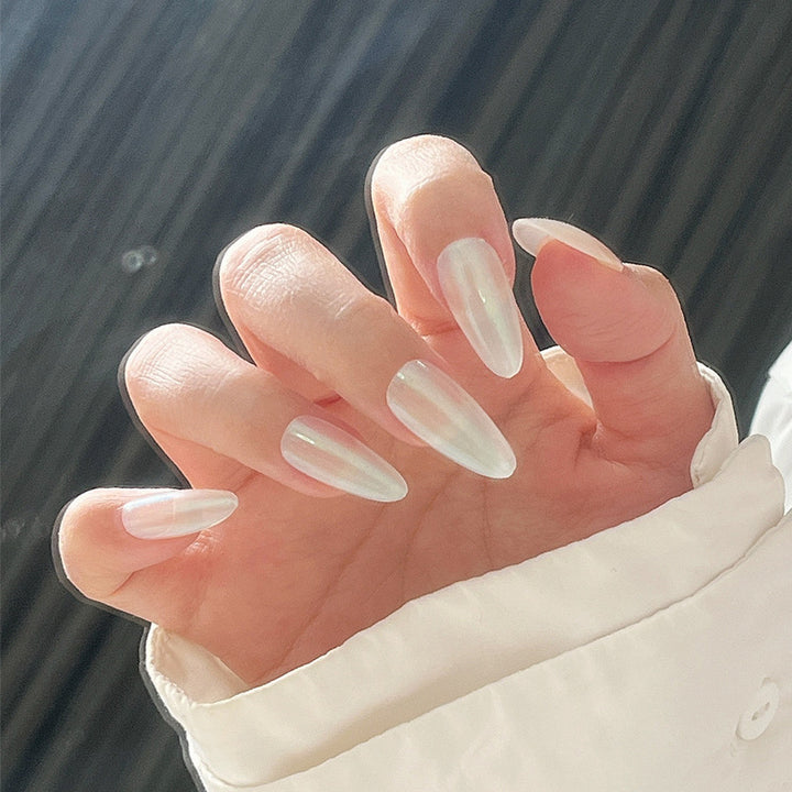 Elegante Stiletto Press-On Nagelkunst mit Strass-Akzenten Karnz