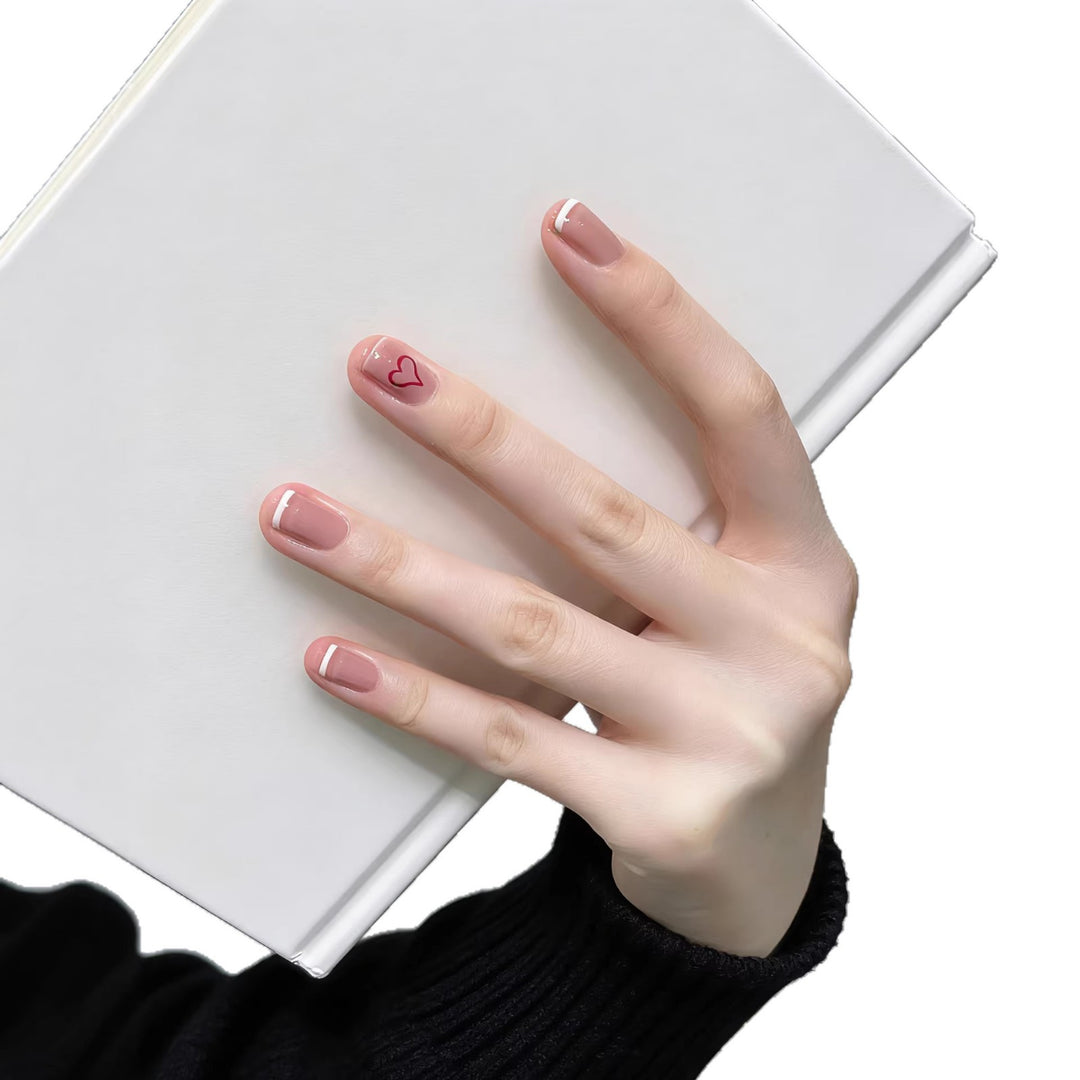 Elegantes Press-On-Nagelkunst-Set mit Herzdesign