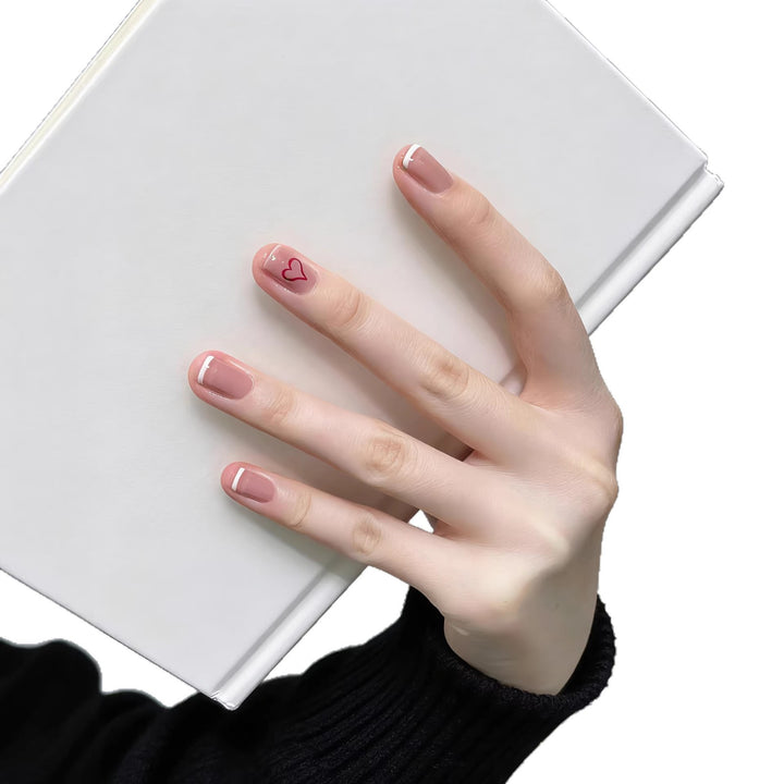 Elegantes Press-On-Nagelkunst-Set mit Herzdesign