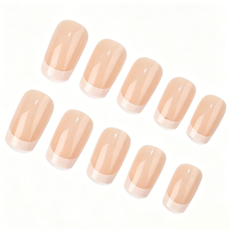 Kunstnagelset mit stilvollem French-Design und elegantem Glanz Karnz