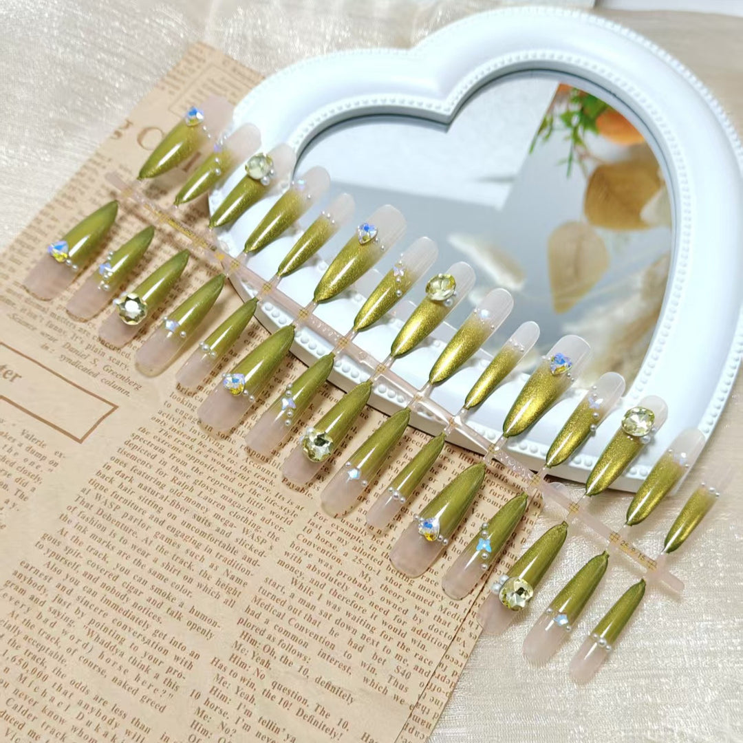 Kunstnägel mit Eleganten Glitzerakzenten Karnz