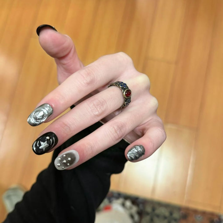 Künstlerisches Nagelkunstdesign