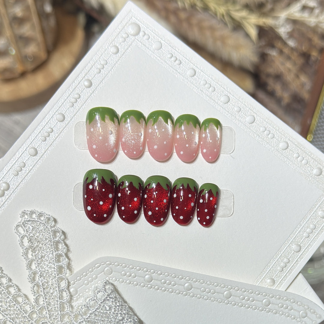 Künstlerisches Erdbeerdesign Press-On Nagelset Karnz