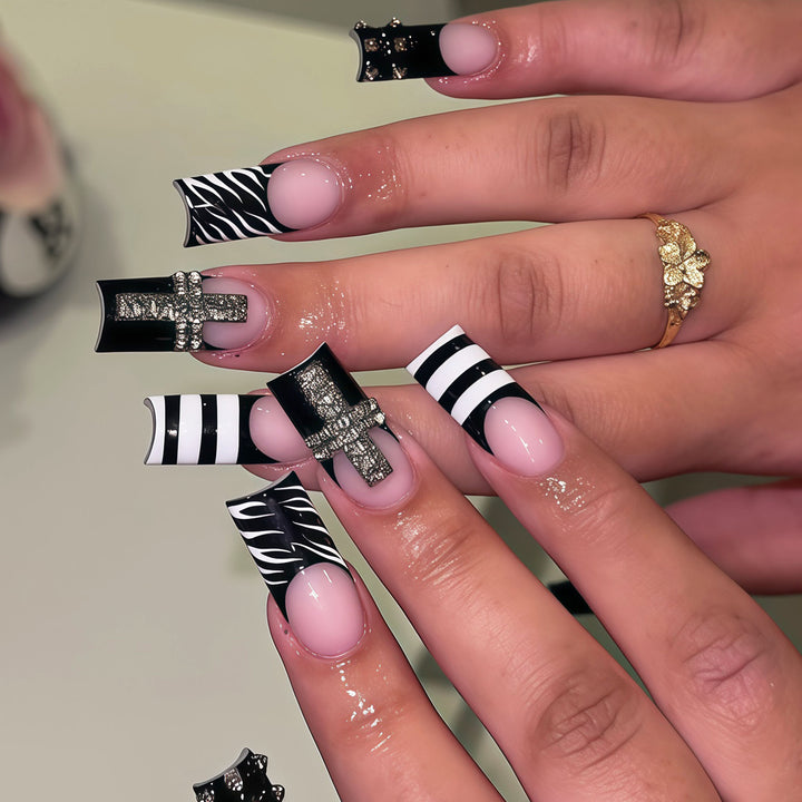 Glamouröses Stiletto Nageldesign Karnz