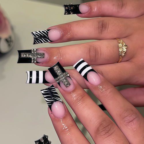 Glamouröses Stiletto Nageldesign Karnz
