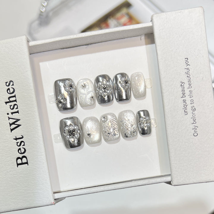 Dekoratives Silber Press-On Nagelset Karnz