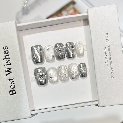 Dekoratives Silber Press-On Nagelset Karnz