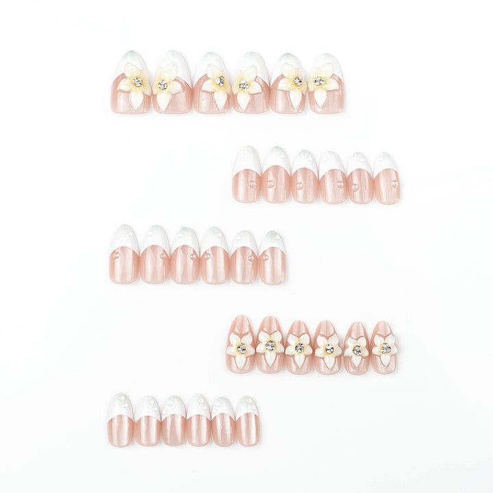 Premium dekorative Press-On-Nagelset mit floralen Akzenten Karnz