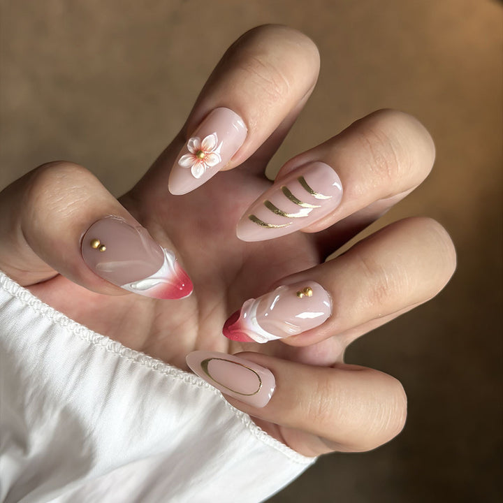 Elegantes floral und Goldakzent Press-On Nagelset Karnz