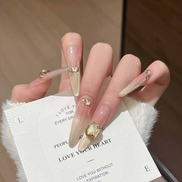 Glamouröses Nagelkunstdesign Karnz