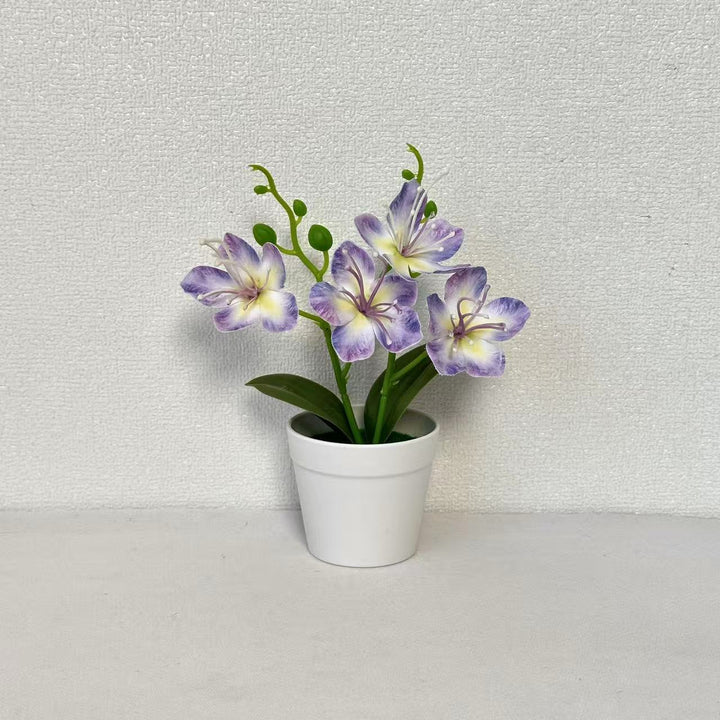 Lebensechte Kunstblumenarrangement für die Wohnkultur