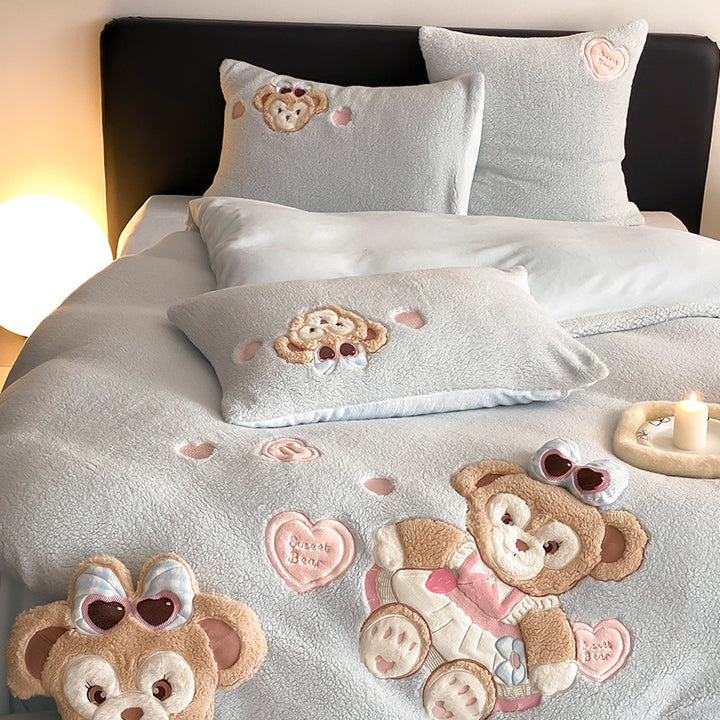 Kuschelige Bettgarnitur mit applizierten Plüsch-Teddys und Sherpa-Oberfläche