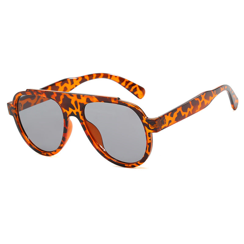 Damen stilvolle schwarze Sonnenbrille im modernen Design Karnz