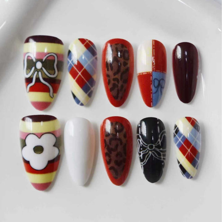 Künstlerische Nagelkunst Karnz