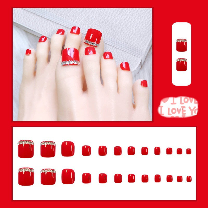 Kunstnagelset mit glitzernden Akzenten und exquisitem Design Karnz