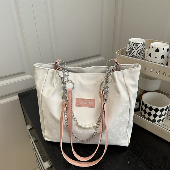 Elegante Handtasche mit Ketten-Detail