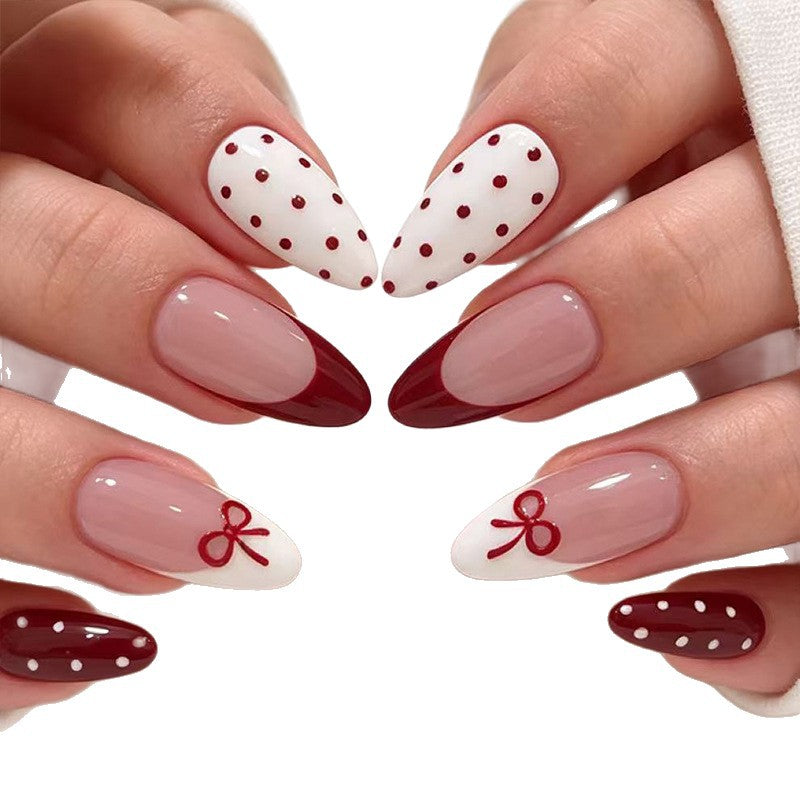 Elegantes Mandeln Cupcake Nageldesign Karnz
