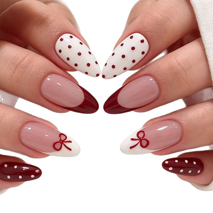 Elegantes Mandeln Cupcake Nageldesign Karnz