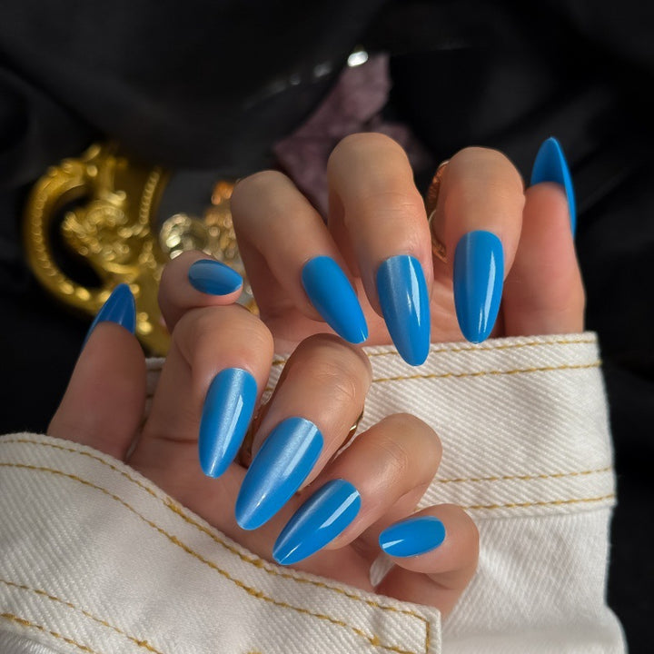 Elegante Kunstnägel mit spitzem Design Karnz