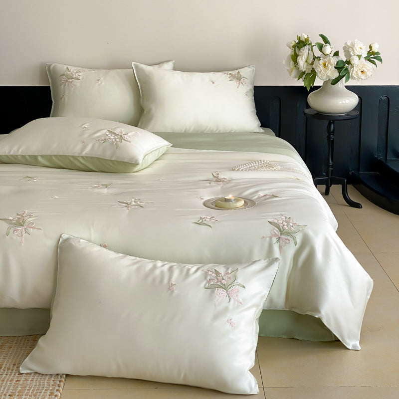 Luxuriöse bestickte Satin-Bettbezug- und Kissenbezug-Set mit zarter floraler Bestickung