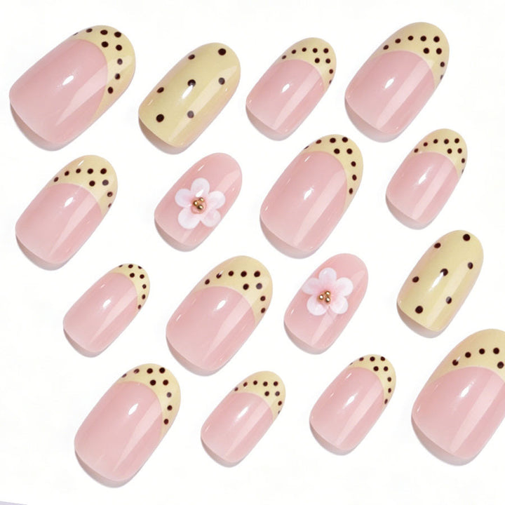 Kunstnagelset mit fröhlichem floralem Design und eleganten Akzenten Karnz
