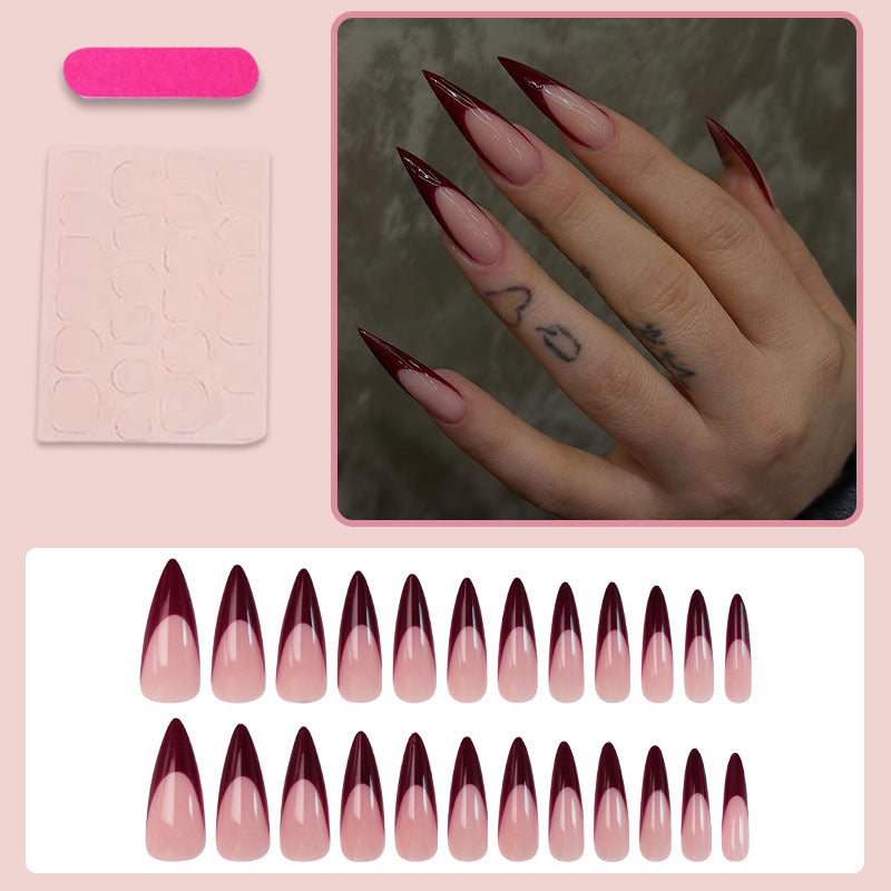 Kunstnagelset mit eleganten spitzen, mondäner Farbgebung und kreativem Design Karnz