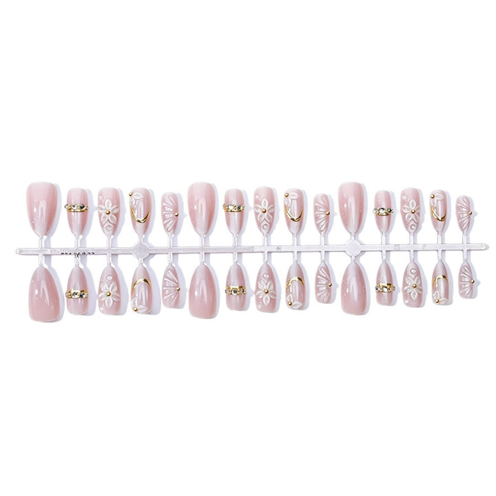 Elegantes Kunstnagelset mit Blumen- und Glitzerelementen Karnz