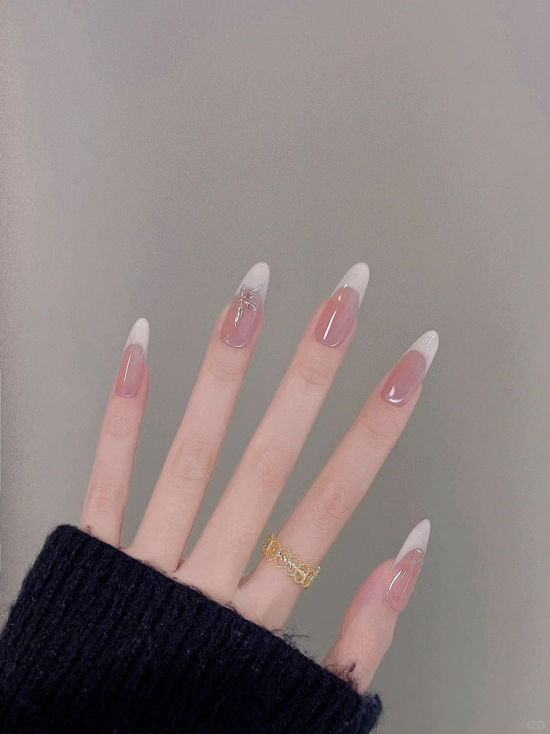 Künstlerisches Herzmuster Nagelkunstverlängerungen Karnz