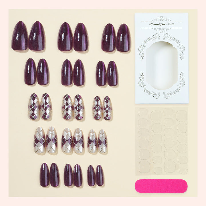 Kunstnagelset mit elegantem Karomuster und tiefem Glanz Karnz