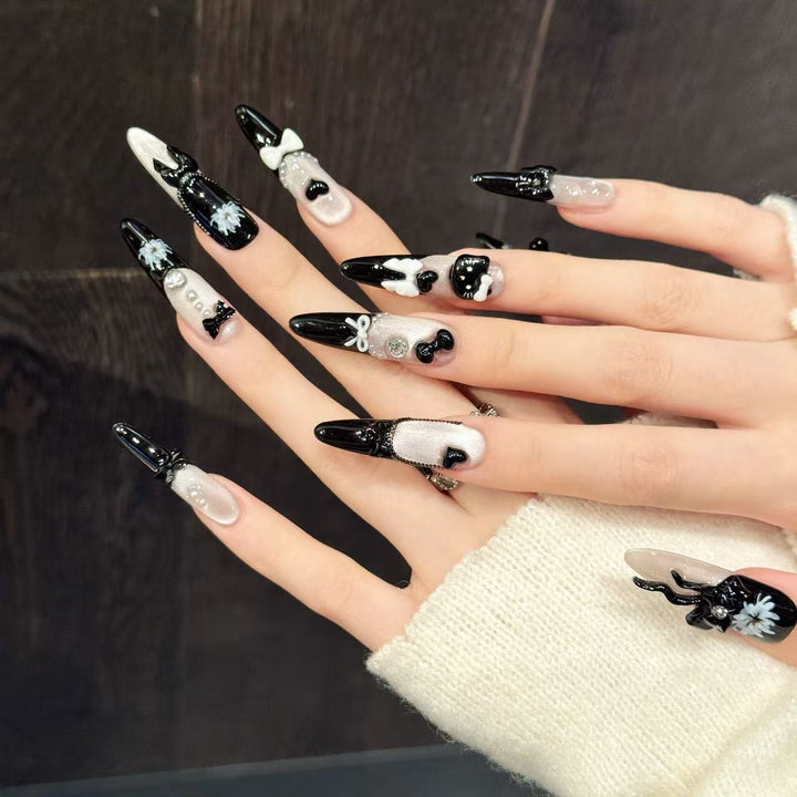 Künstlerisches Press-On Nageldesign
