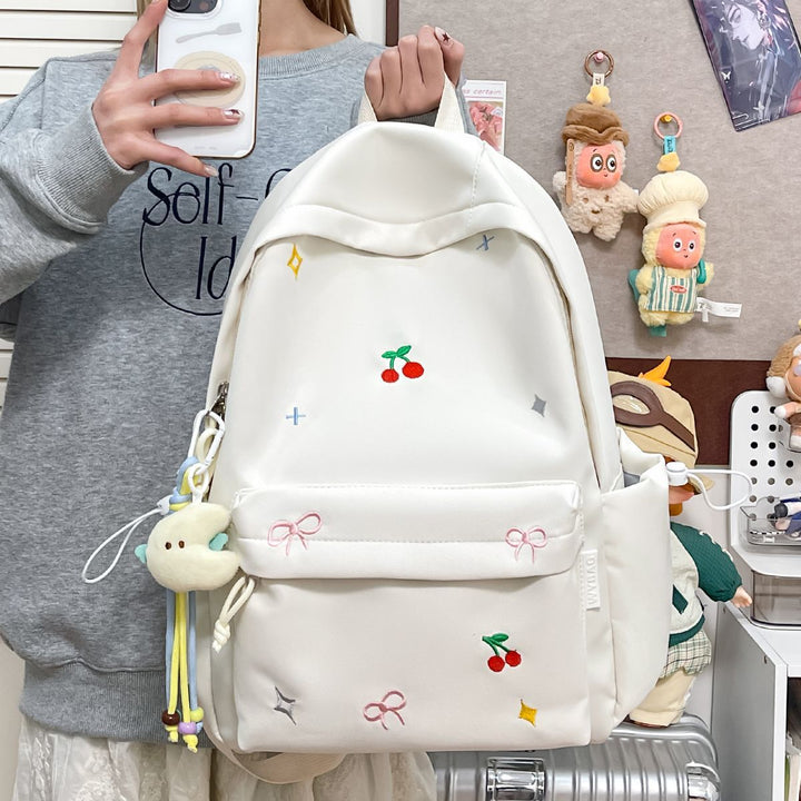 Verspielter Rucksack mit Stickereien Karnz