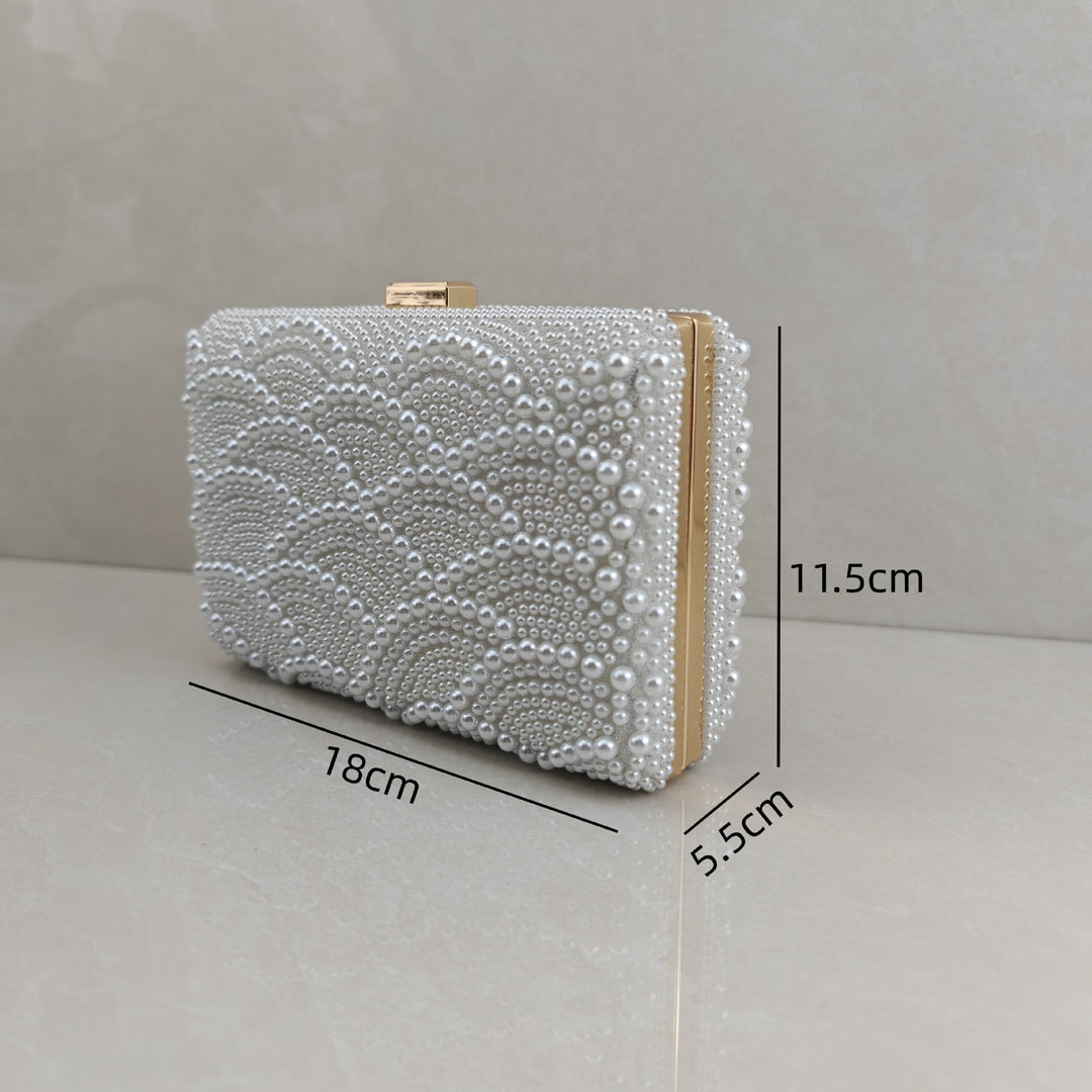 Perlenverzierte Abend-Clutch
