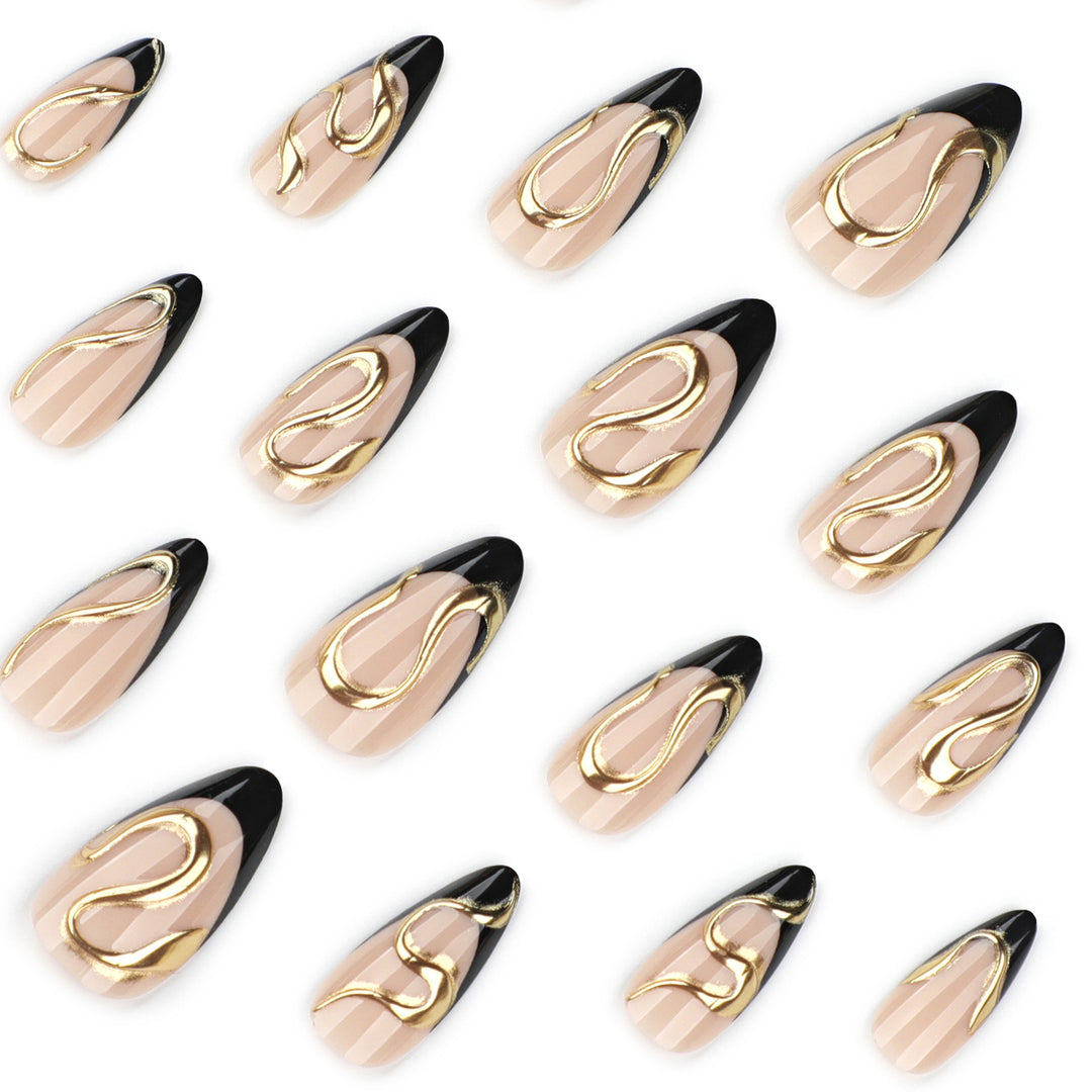 Kunstvolle Stiletto-Nägel mit elegantem Gold-Design Karnz