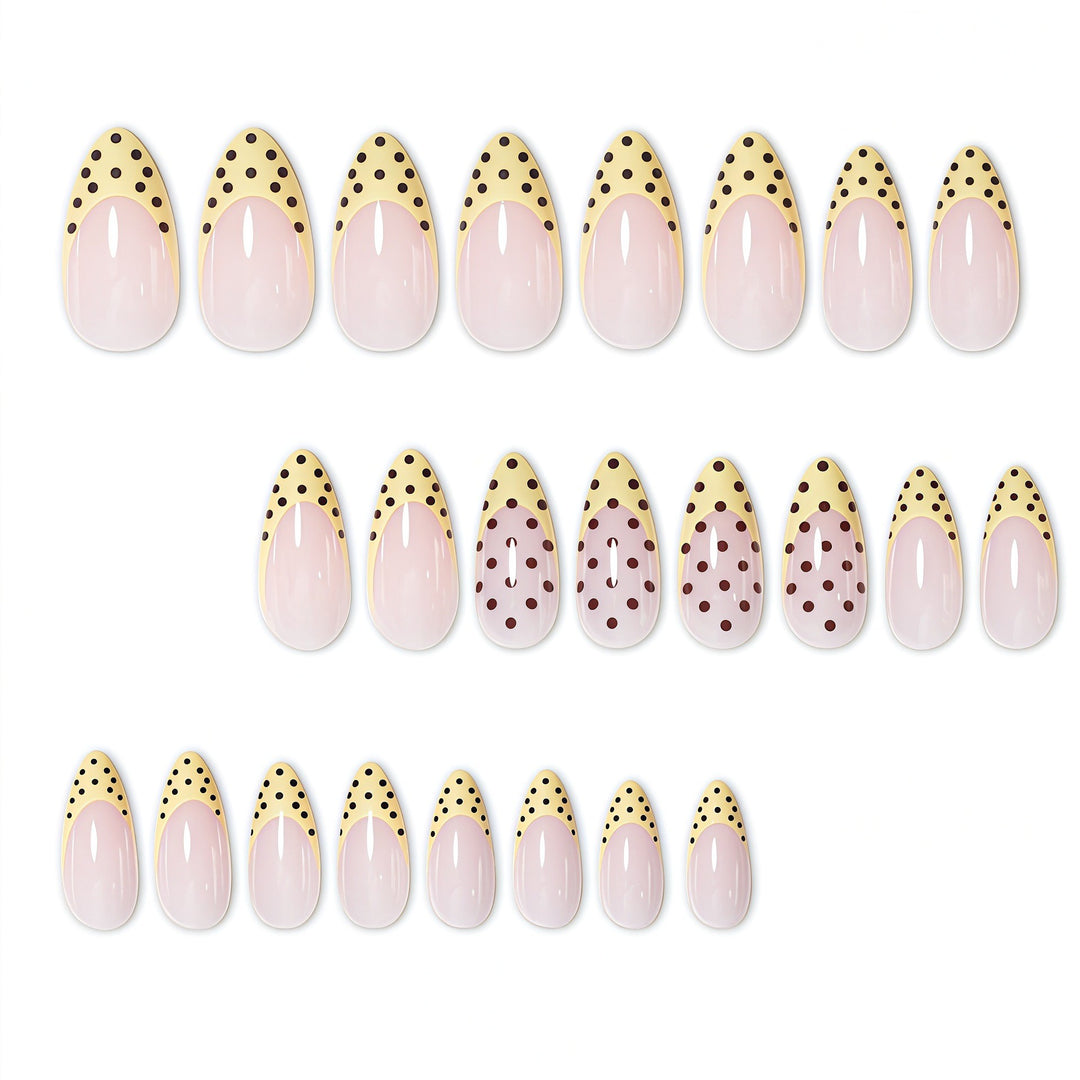 Elegante French Tip Nagelverstärkungen mit Tupfenmuster Karnz