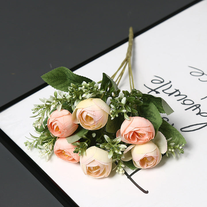 Dekorative Blumenarrangement für die Innendekoration