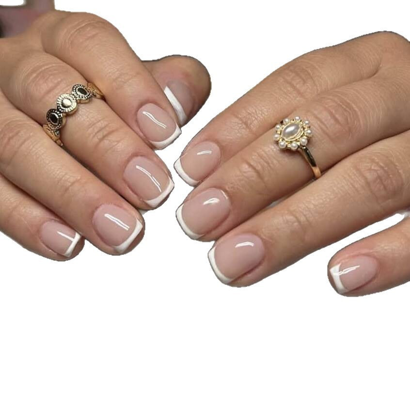 Künstliche Nail Art mit Elegantem French-Tip Karnz